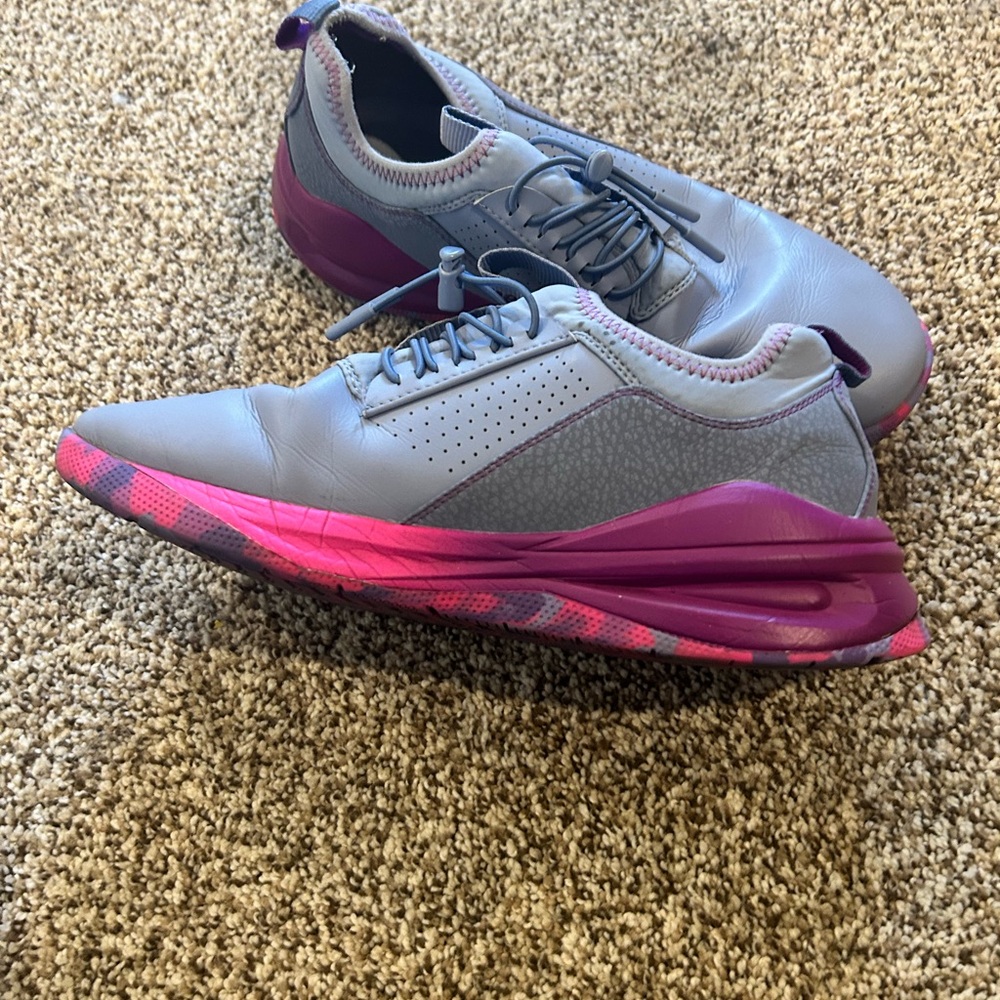 Clove sneakers in great condition size 9. SH1 perfect nursing shoes. - Picture 4 of 4